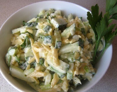 Салат из огурцов и сыра